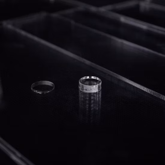 卸売透明磁気積み重ね可能取り外し可能アクリルナイキシューズディスプレイボックス蓋付き